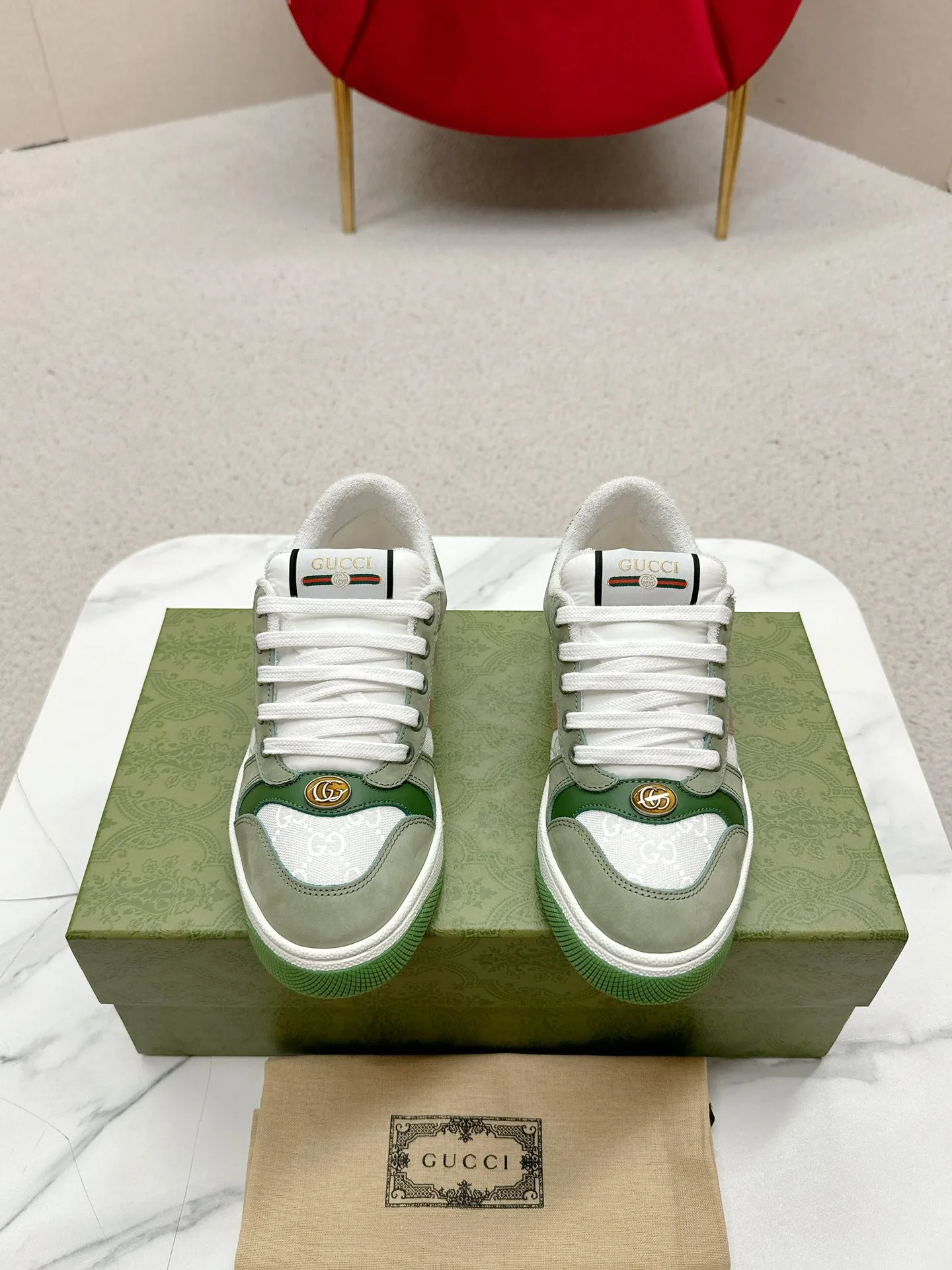 👟👟Ex-factory price 560👟👟 Men’s size +10 Gucci——purchased version GG series distressed dirty shoes-hot style is coming! 9 times out of 10 sales, you will definitely get the money. Ready stock! Spot goods! Spot goods! New colors added - the ultimate version on the market! Purchase the original version and develop it... fabric, material, outsole, and details can be compared at will! Open-mold Swarovski one-to-one replica rhinestone chain...Metal cherry pendant...Metal double G crystal cylindrical mark...Gucci original customized narrow webbing...Super flash series - flash diamond chain. The cherry decoration is detachable and can be changed into two to match with each other to show your personality. Exclusive color-brushed cowhide fabric. Hand-made distressed is very textured and has a sense of luxury! The details of the workmanship can be seen in the drawings, and no line is missed. The original terry cloth is delicate, soft and more comfortable and breathable. The privately stamped two-color original TPU outsole (lower layer is wider, upper layer is narrower). Matching packaging⭐️ Size: Female 35-40 Male 39-44 (Female 41 Male 45 customized)
